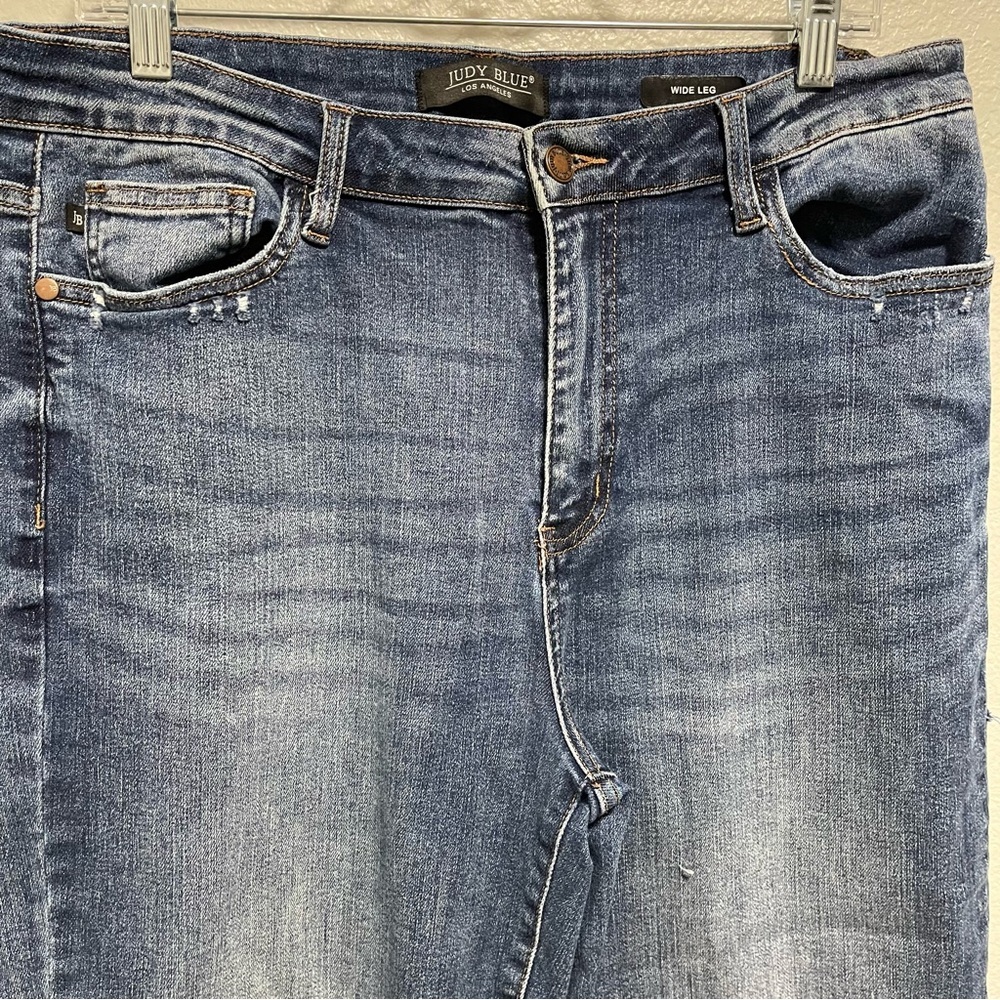 Judy Blue High-Waist  Cropped Wide-leg Jeans in a Medium Blue Wash Size 15/32 - Picture 2 of 5